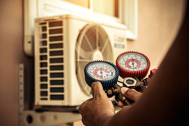 Professional Hvac technician working in Franklin, MI
